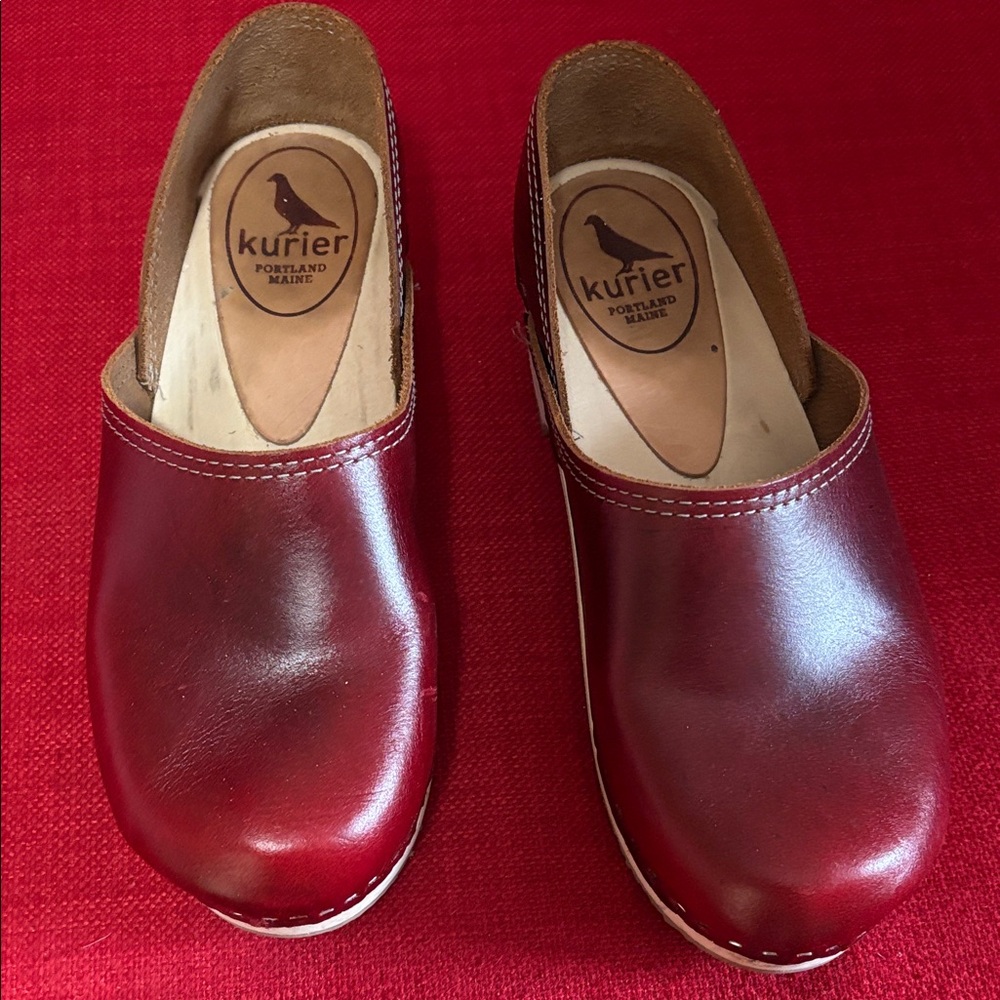 Kurier Red Leather Clogs